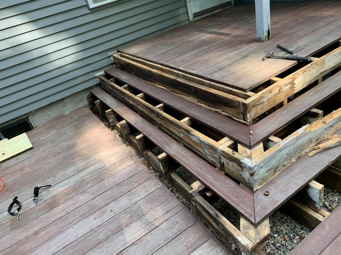 deck-repair107700100_756334231780314_523833