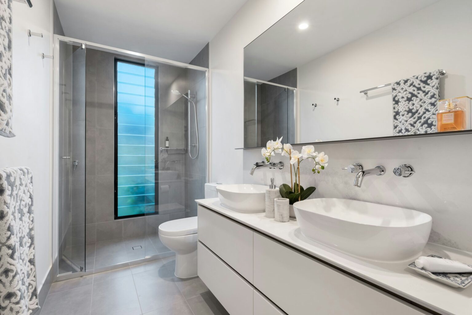 Modern bathroom with elegant fixtures.